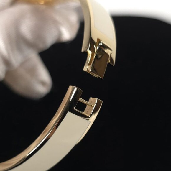 NWT COACH Buckle Bangle Bracelet SIGNATURE C Gold Plated & Chalk Enamel Hinged - Picture 11 of 13